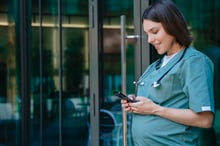 pregnant_doctor_iStock-2171662352