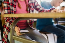 smartphone_school_iStock-2210255295