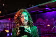 woman_phone_iStock-1415633743